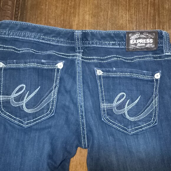 Express Barely Boot Jeans - Size 6R - Medium Dark Wash - Picture 2 of 4